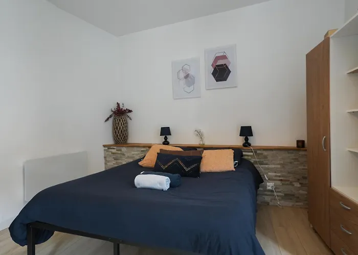Studio moderne, hypercentre de Cholet, arrivée autonome !